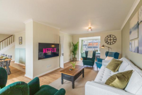 4 Bed City House with Private Garden and Parking